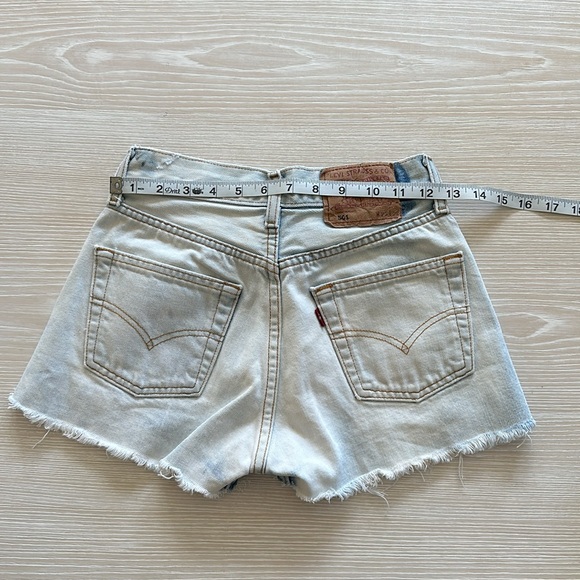 Women’s Levi’s Denim Shorts - Great condition - Intentional distress - Picture 12 of 13